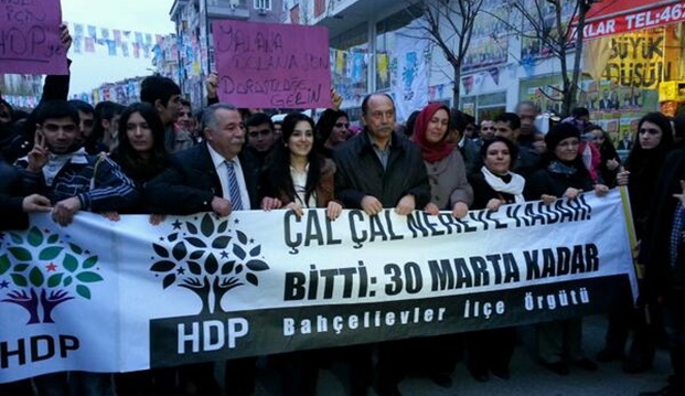 İstanbul'da yolsuzluk protestoları